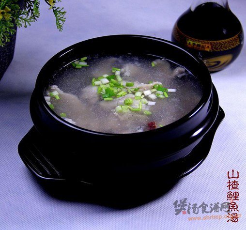 山楂鲤鱼汤的做法