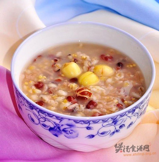 麦米红小豆莲子粥的做法