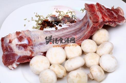 白蘑菇排骨汤的做法