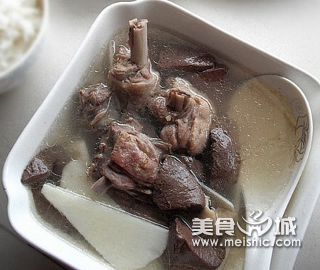绿笋老鸭汤的做法