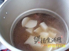 红菇羊肉汤的做法