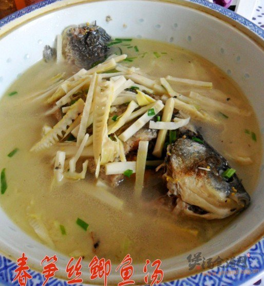 春笋丝鲫鱼汤的做法