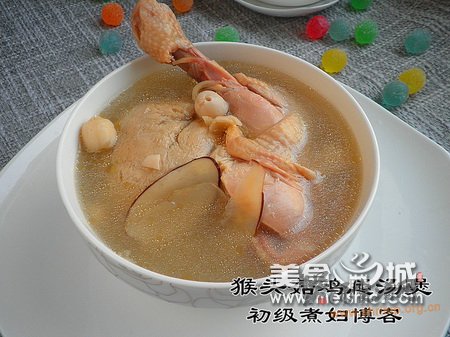猴头菇鸡腿汤煲的做法