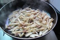 肉片炒萝卜条的做法