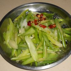 凉拌芹菜的做法