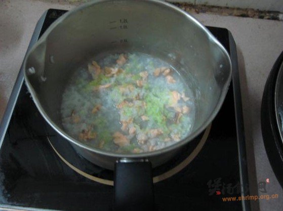 菜丝三文鱼粥的做法