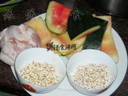 西瓜皮生熟薏米猪踭汤的做法