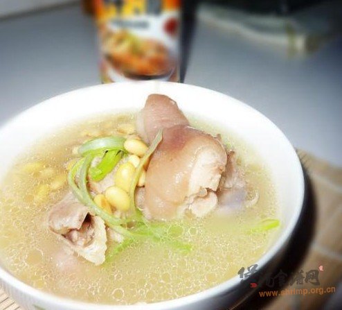 黄豆煲猪蹄---让你补足了蛋白质的做法