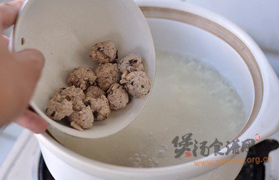 肉丸蔬菜粥的做法
