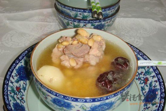 黄豆煲猪尾骨的做法
