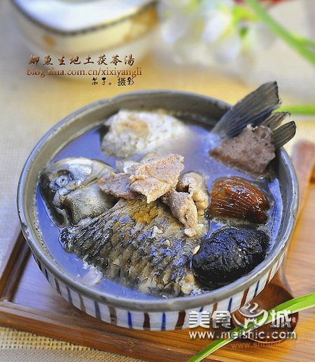 鲫鱼生地土茯苓汤的做法