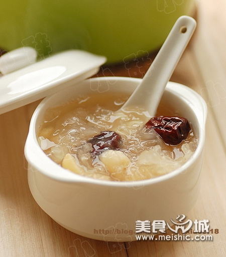 冰糖银耳莲子养心羹的做法
