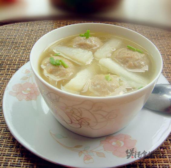 萝卜炖牛肉丸的做法