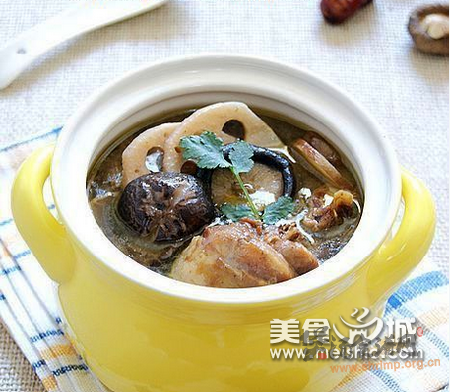莲藕香菇鲜鸡汤的做法