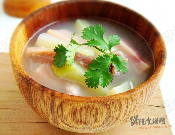 火腿萝卜鸭翅汤的做法