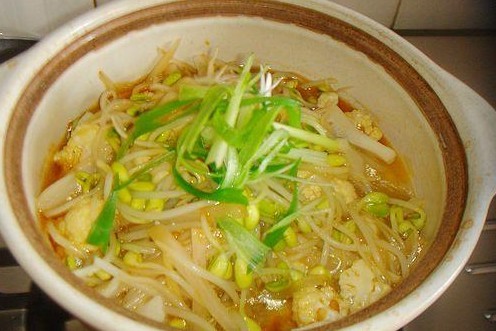 泡萝卜素花煲的做法