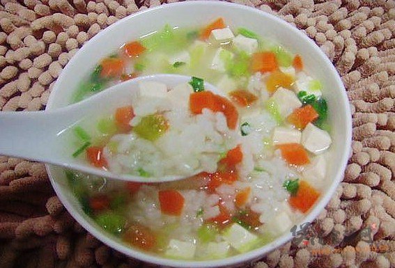 胡萝卜豆腐粥的做法