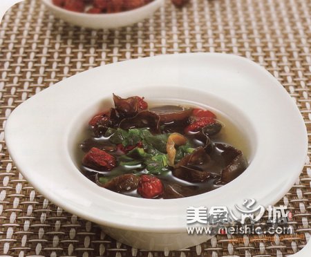 黑木耳田七红枣汤的做法
