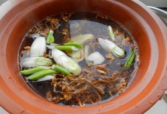 虫草花山药鸭腿煲的做法