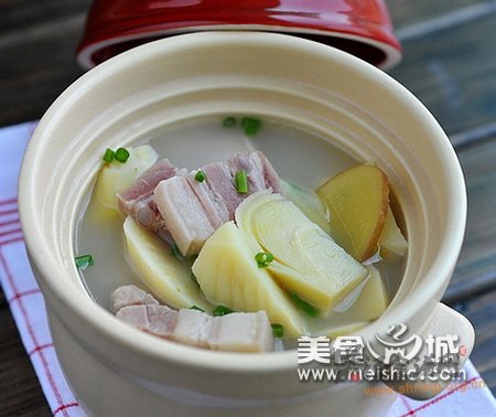 咸肉炖毛笋的做法