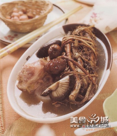 五指毛桃猪骨汤的家常做法的做法