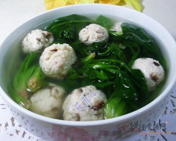 香菇鸡肉丸菠菜汤的做法