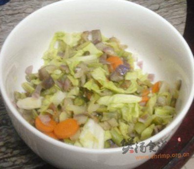 茄子包菜木耳汤的做法