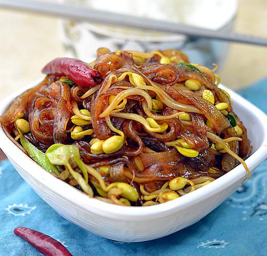 豆芽炖粉条的做法