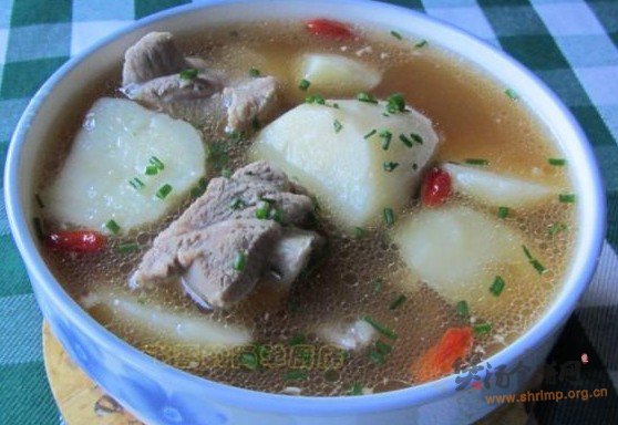 土豆脊骨汤的做法