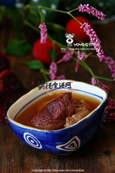 超级美味红艳艳的排骨红菇汤的做法