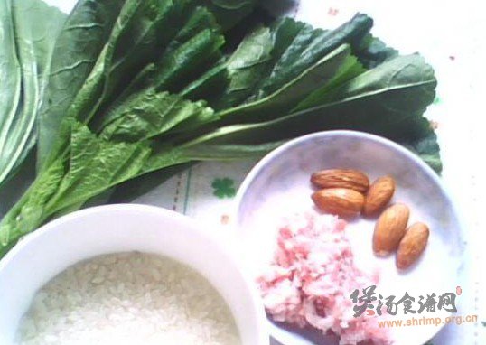 冬寒菜肉末杏仁粥的做法