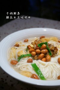 脆花生豆泡汤面的做法