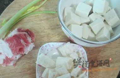 竹笙豆腐汤的做法