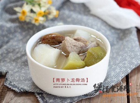 青萝卜龙骨汤的做法