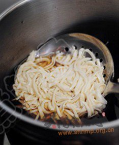 金针菇酸辣汤的做法