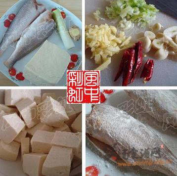 黄鱼炖豆腐的做法