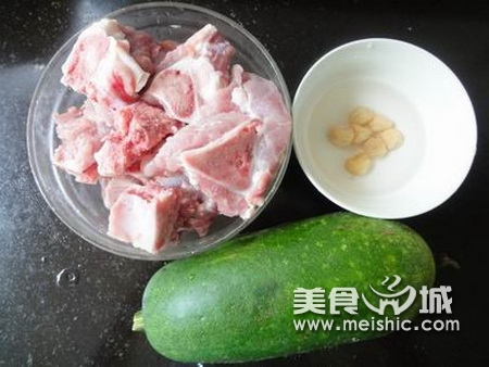 瑶柱节瓜龙骨汤的做法