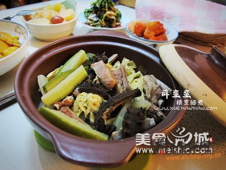 羊排海参萝卜煲的做法