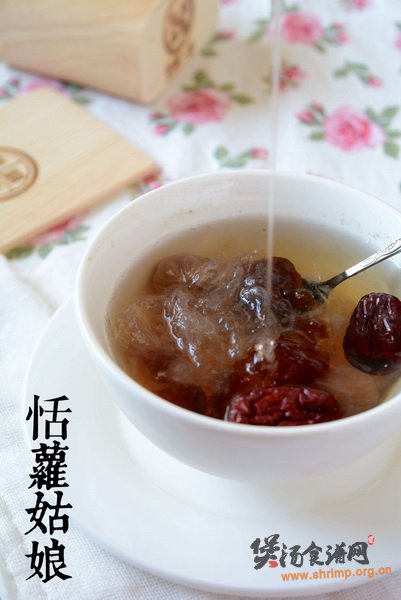燕窝桃胶滋补汤的做法