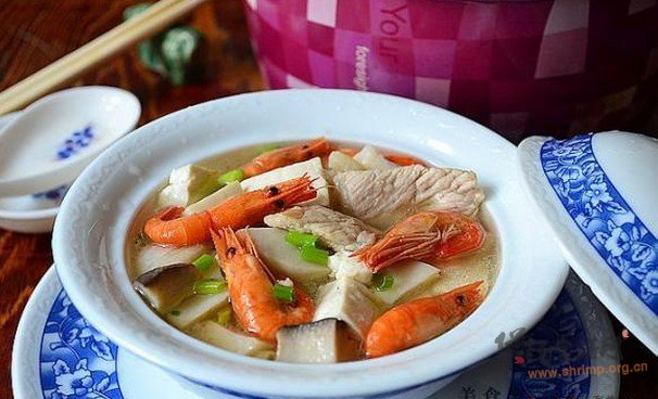 杏鲍菇鲥虾肉片豆腐汤的做法