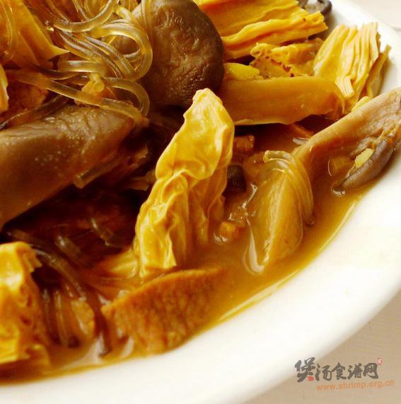 蘑菇腐竹炖粉条的做法