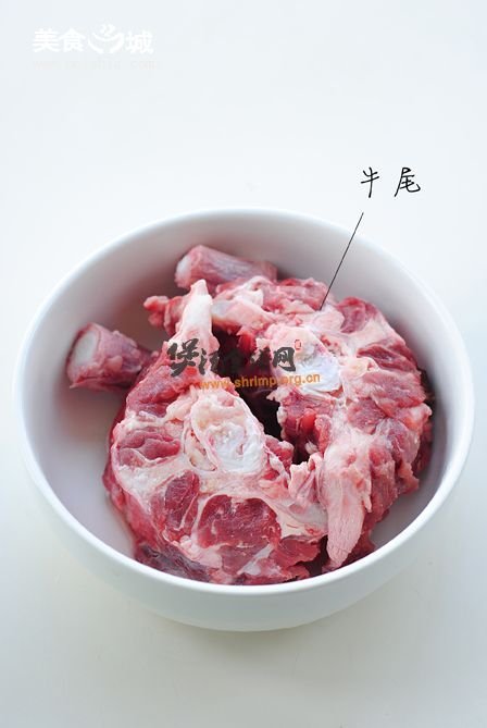 牛尾鲜菌汤煲的做法