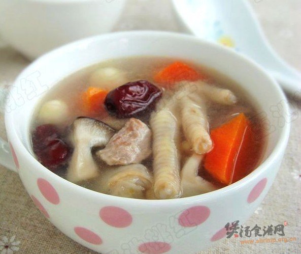 红枣莲子鸡爪汤的做法
