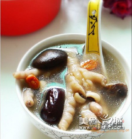 花生眉豆鸡脚汤的做法