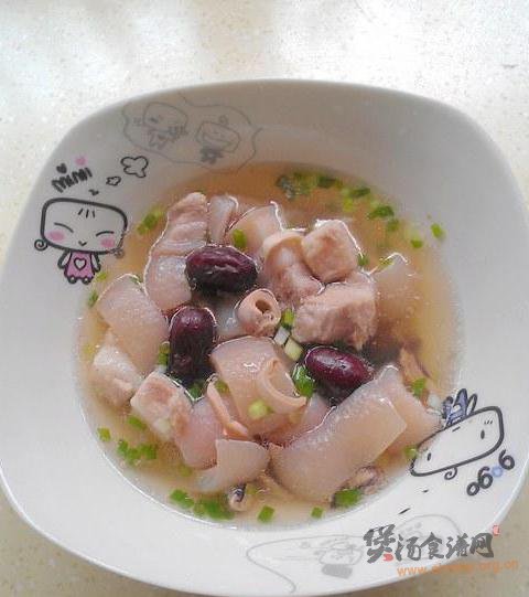 墨鱼炖五花肉的做法
