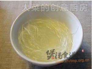 酸菜蚕豆粉丝汤的做法