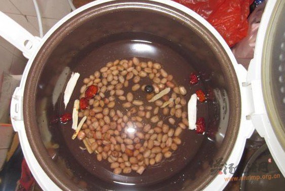 花生鸡爪靓汤的做法