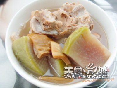 萝卜墨鱼汤的做法