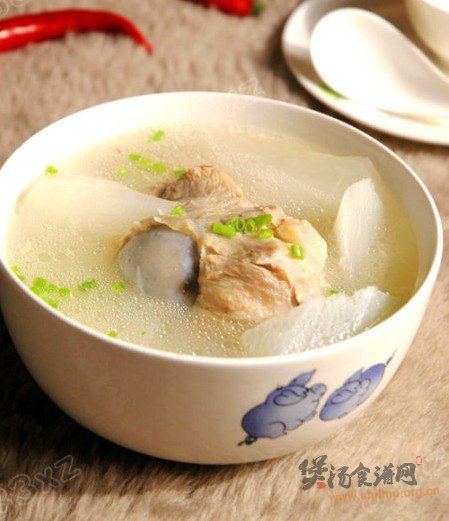 萝卜棒骨汤的做法