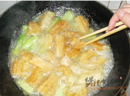 丝瓜油条汤的做法